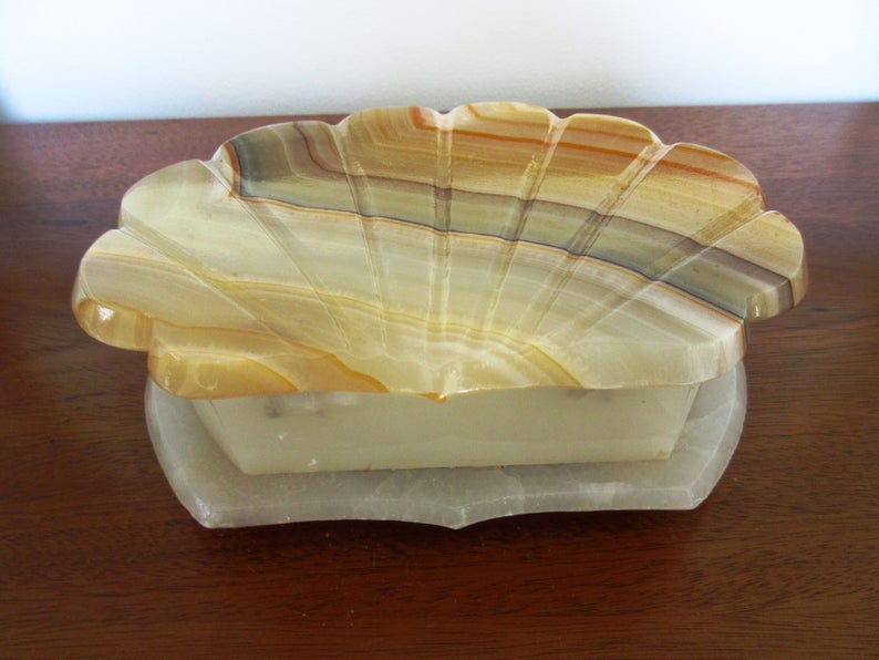Vintage Alabaster Marble Onyx Shell Shaped Box with Hinged Lid Scalloped  Edge Box Stone Box Jewelry Box Trinket Box Valet Box Change Box