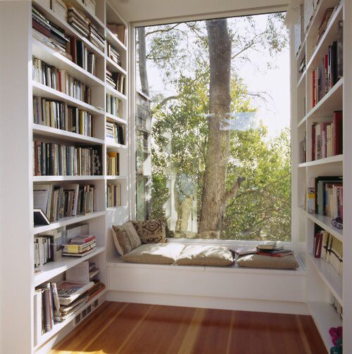 Inbyggd bokhylla med sittbänk | Bokhylla | Living, Hembibliotek och