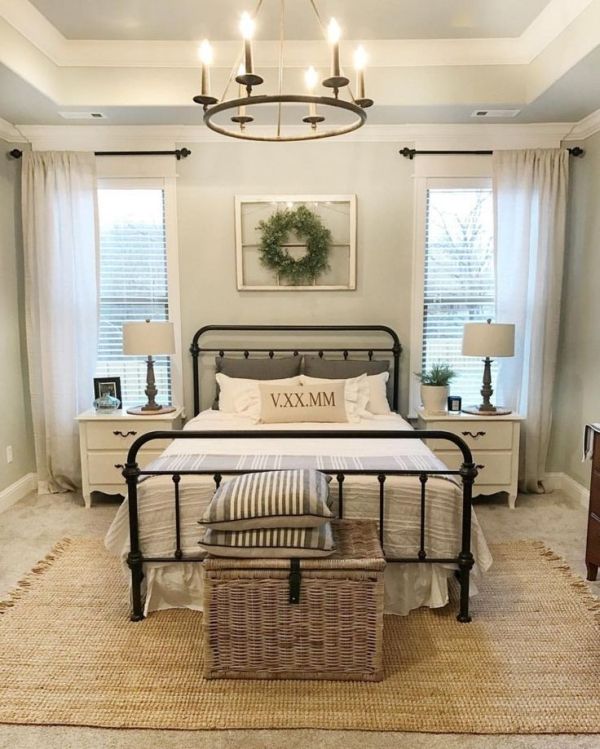 Beautiful urban farmhouse master bedroom remodel (43) by patty