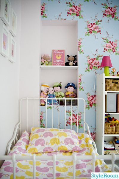 flower kids room | Decorating ideas | Barnrum inredning, Barnrum och