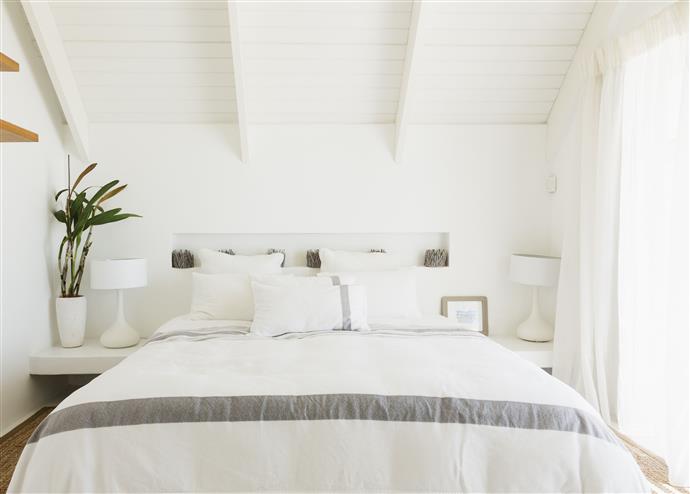 Dekorera sovrum med vita väggar - Gör ditt bästa hem