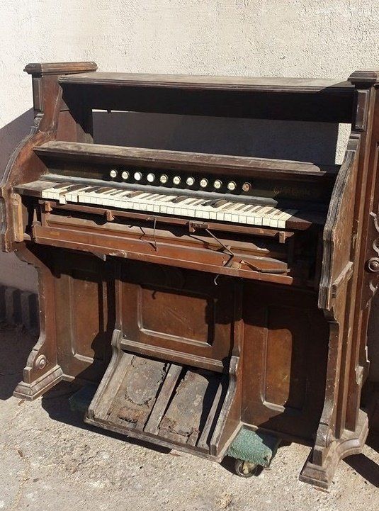 1800's Eastlake Pump Organ Repurposed Into a Wine Bar | Orgel