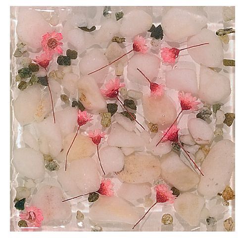 Skapa ditt romantiska badrum med rosa blommigt glaskakel. Med ett