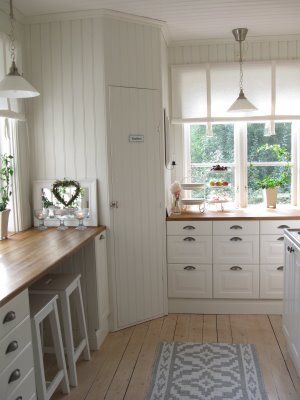 Swedish kitchen Corner pantry - (Vitt hus med vita knutar) | Drömkök