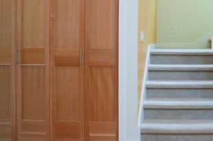 Så här installerar du en dubbelklämd dörr själv - Gör ditt bästa hem