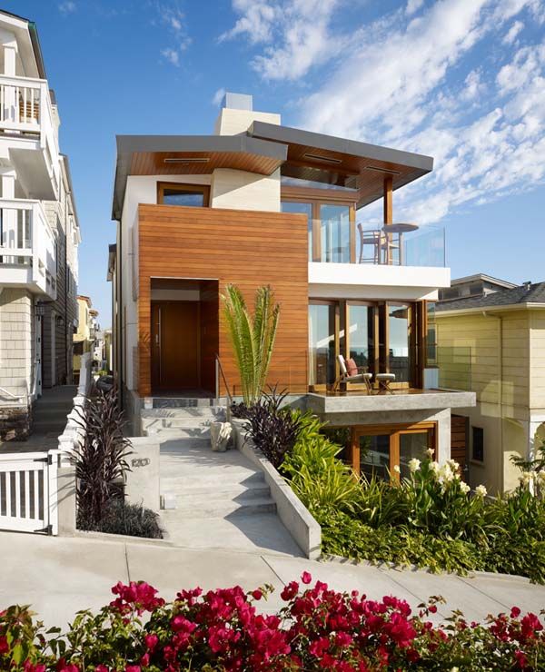 Small lot transformed into stunning Malibu beach house | tiny house