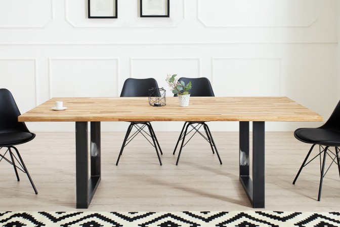 Moderna matbord och stolar
