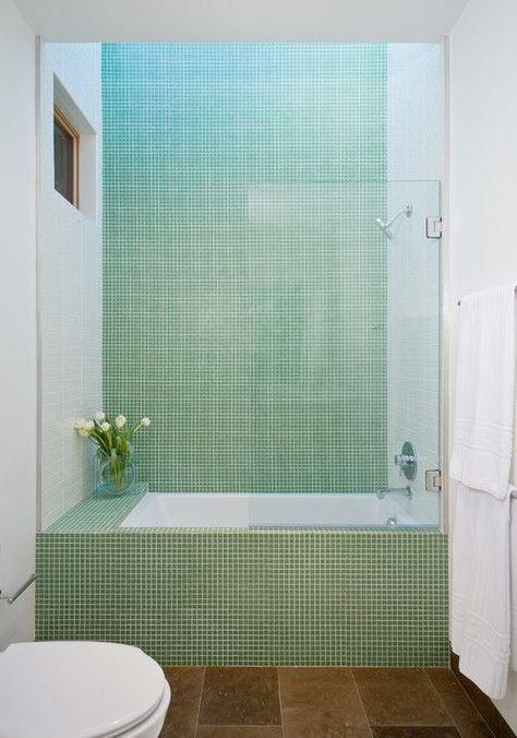 Små badkar u2013 16 exempel på badrum med plats för ett litet badkar
