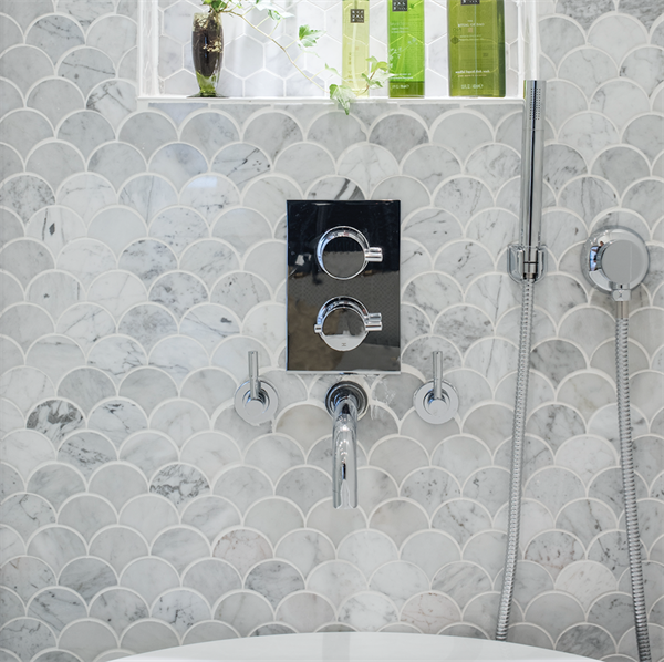 Mosaikplattor för badrumsväggar