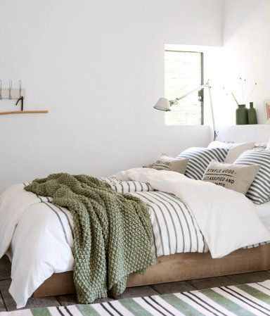 Cozy simple bedroom | Decor - Furniture | Bedroom green, Home