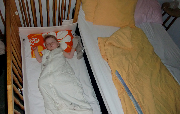 I bilder: Så byggde vi en jättestor säng för hela familjen (bästa vi