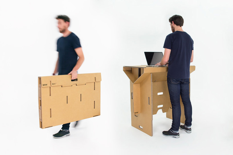Portabelt skrivbord i kartong för stående kontorsarbete
