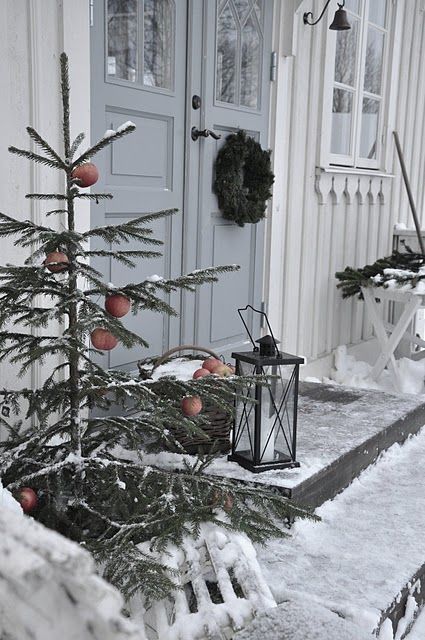 Christmas porch.. | Christmas | Jul, Gammaldags jul och Jul hemma