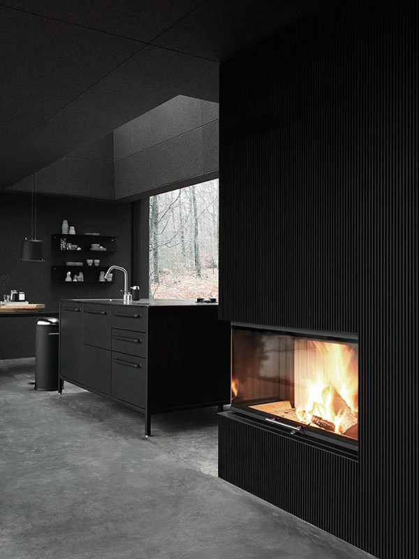 modernt minimalistiskt svart kök