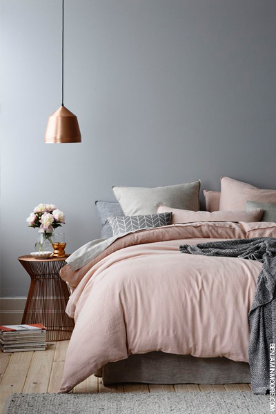 rosa sängkläder grå sovrum