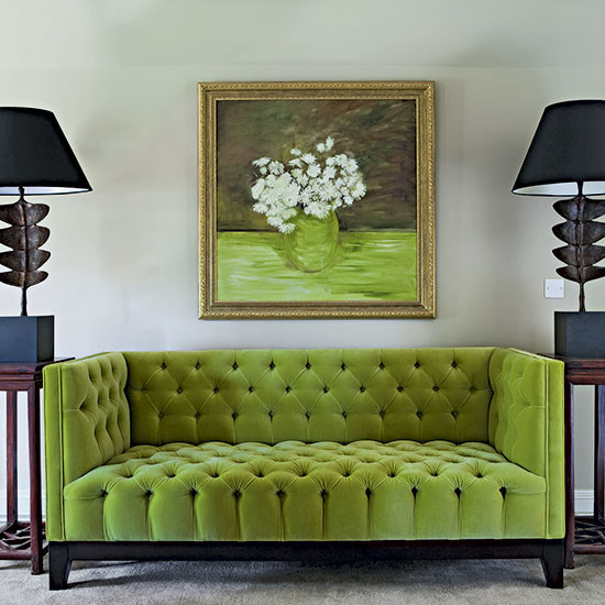 grön tuftad soffa