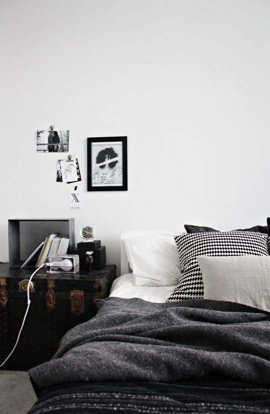 svartvitt skandinaviskt sovrum design