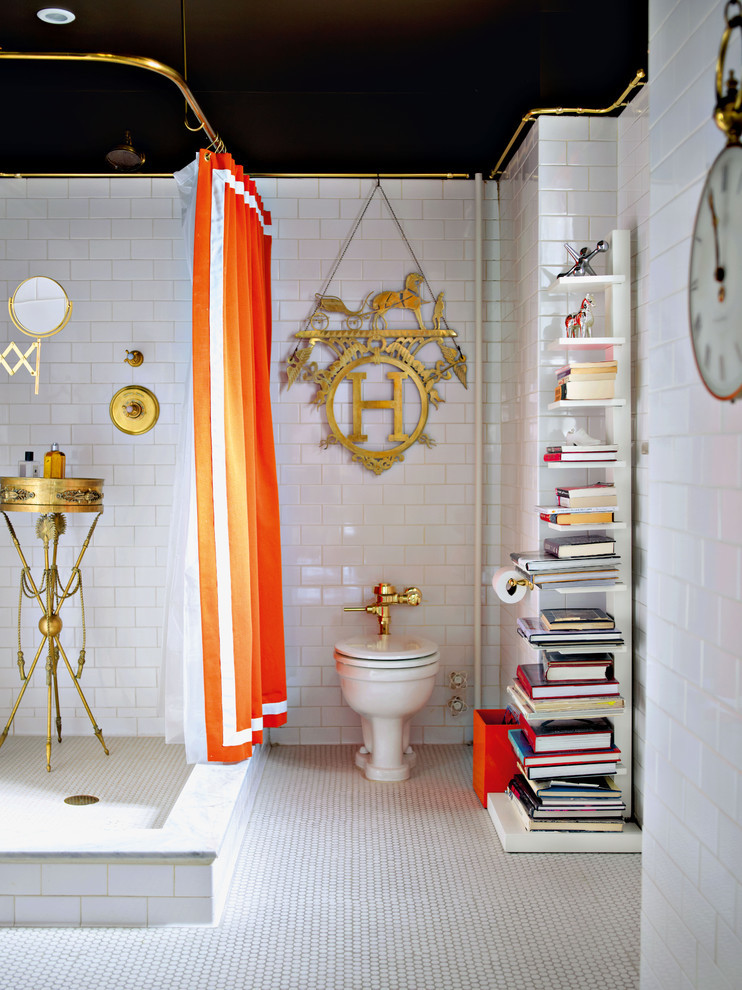 orange duschridå guld badrum accenter