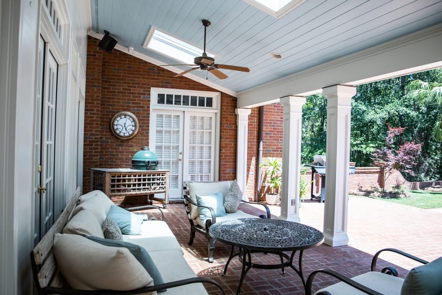 Large closed terrace in the open ceiling fan as you include a terrace