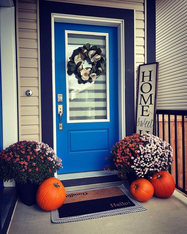 small-porch-seasonal-decor-image-2